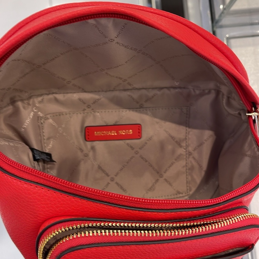 MICHAEL KORS
Maisie Large Pebbled Leather 2-in-1 Sling Pack
Dark Sangria 
NWT - Picture 15 of 16